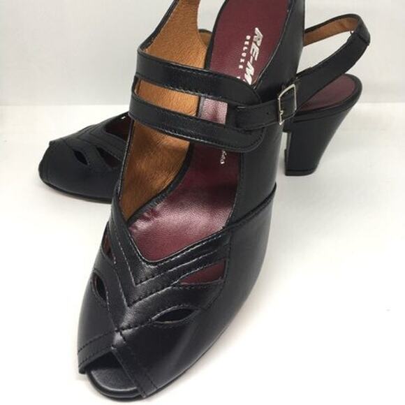 Re-mix Women's Anita 8.5 Black Leather Vintage Inspired Shoe. Retails $218 - Picture 2 of 10